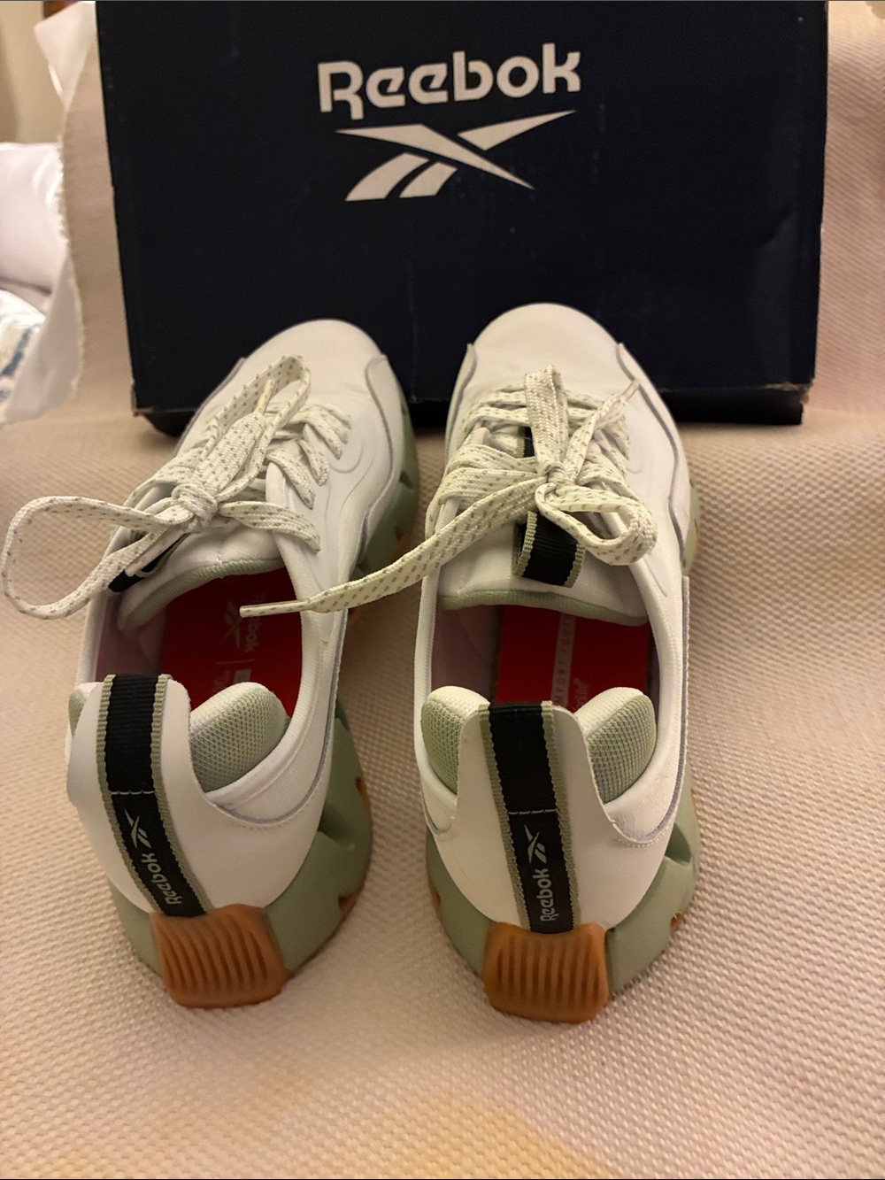 Reebok Zig Dynamica 4 White Sneakers w/Green Trim & Gum Soles premium Ortholite